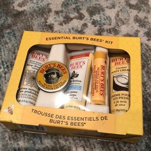 Essential Burt’s Bees Kit